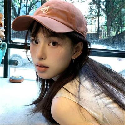 穿黄靴子的女孩